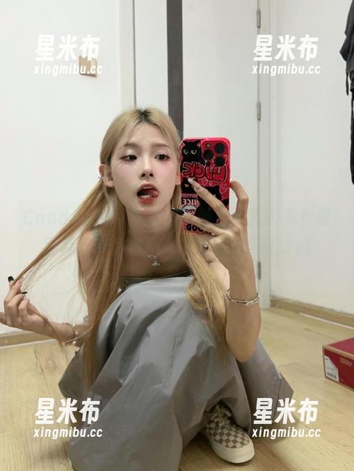 Candy Ball的双胞胎魅力：乳胶兔女郎写真，带你看不一样的时尚与美.txt